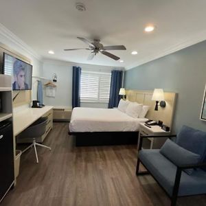 King Room Roll Shower Mobility or Hearing Accessible Non-Smoking